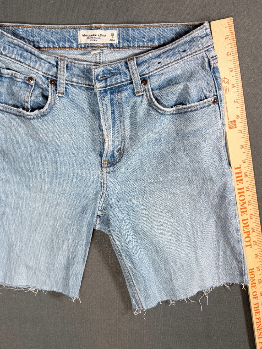 Abercrombie & Fitch Curve Love The 90s Straight Mid Rise Denim Shorts 26 / 2R